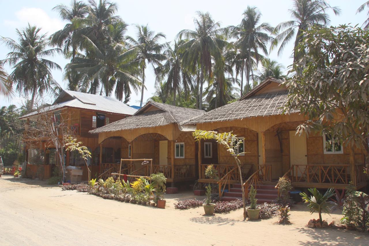 Soe Ko Ko Beach House & Restaurant Ngwesaung Exterior foto